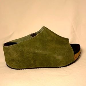 Women’s Volatile “Carrier” platform wedge sandal/Size-9/Color-olive